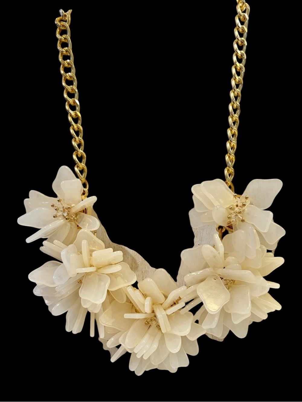 Gorgeous Cream White Acrylic Floral Cluster Bib Statement Necklace 🌸